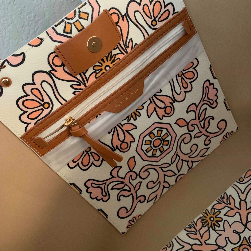 Large new Tory Burch shoulder bag 🥰 - Picture 2 of 4